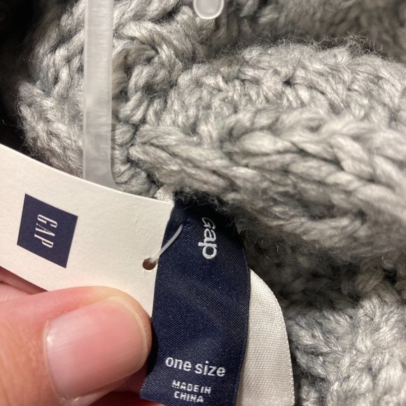 NWT Cable knit infinity scarf - Picture 3 of 4